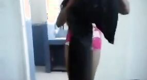 Indiase seks video featuring een rondborstige escort meisje die wordt geneukt door haar klant in een hotel kamer 3 min 20 sec