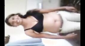Desi y tá với một sexy con số exposes cô ấy assets trên máy ảnh 0 tối thiểu 0 sn