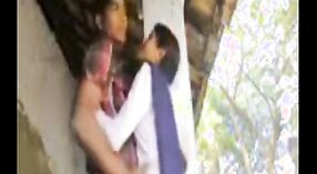Ấn độ tình dục video featuring một desi cô gái trong một uniform having ngoài trời tình dục 0 tối thiểu 40 sn