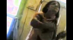 Hint Seks Videoları: Tamil Kızı Sujatha Çıplak Kalır ve Sızan Skandalda Sevgilisi tarafından Becerilir 6 dakika 20 saniyelik