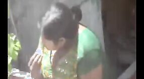 Indyjski seks wideo: Ciocia ' s Ukryty Sneaky Moment 0 / min 0 sec