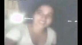 Vídeo Sexual indiano de uma rapariga Desi a despir-se e a mostrar os seus bens nus 0 minuto 0 SEC
