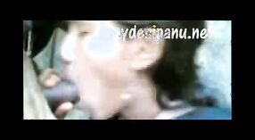 فيديو جنسي هندي يعرض فتاة جامعية مالو وابن عمها في المرح في الهواء الطلق 2 دقيقة 20 ثانية