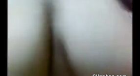 MILF India dengan payudara besar mengguncang dan mengendarai pasangannya dalam video porno amatir 2 min 20 sec