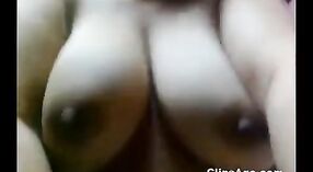 Indische MILF mit großen Titten schüttelt und reitet Ihren partner im amateur-porno-video 3 min 20 s