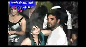 MILF ROMAのセックススキャンダルはインドのポルノビデオにリークされます 2 分 20 秒