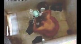 Indiase verpleegster bad video vastgelegd op het dak van haar huis 1 min 20 sec