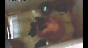 印度护士的浴视频在她家的屋顶上捕获 1 敏 50 sec