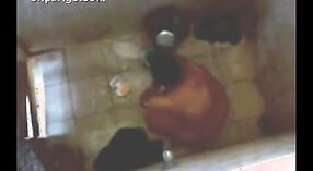 印度护士的浴视频在她家的屋顶上捕获 2 敏 20 sec