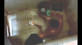 印度护士的浴视频在她家的屋顶上捕获 4 敏 20 sec