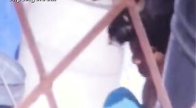 இந்திய வேலைக்காரி தனது பக்கத்து வீட்டு பையனுடன் பெரிய வெளிப்புறங்களில் குளிக்கிறார் 0 நிமிடம் 30 நொடி