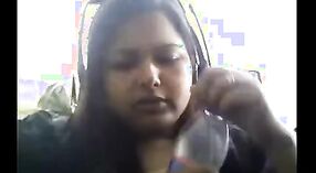 Indian Aunty Kang Amba Susu lan Wuda Kaendahan Ing Webcam 2 min 50 sec