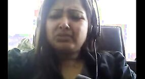 Indische Tante Große Brüste und Nackte Schönheit vor der Webcam 3 min 20 s