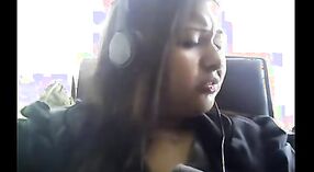 Indische Tante Große Brüste und Nackte Schönheit vor der Webcam 3 min 30 s