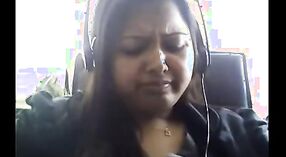 Indiase Tante ' S Grote borsten en naakte schoonheid op Webcam 3 min 40 sec