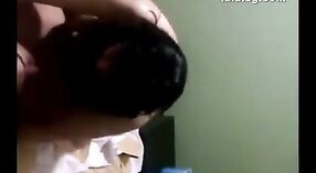 بھارتی مساج پارلر لڑکی یملی شرارتی ہو جاتا ہے کے ساتھ اس کے گاہک کی ڈک میں ایک اسکینڈل 3 کم از کم 00 سیکنڈ
