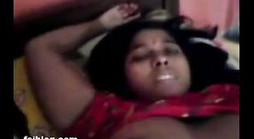 Salwar Kameez的Desi Girl在业余视频中被暴露和捕获 1 敏 40 sec