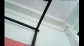 Desi kız insalwar kameez gets exposed ve captured içinde amatör video 0 dakika 50 saniyelik