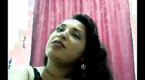 Video di sesso indiano con la splendida Savitha, una ragazza squillo 6 min 20 sec