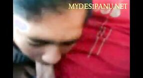 Video de sexo indio con una chica tamil gordita que hace una mamada al aire libre 1 mín. 40 sec