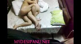 Bhabi tetona y cachonda es follada por su devar en este video porno amateur 4 mín. 10 sec