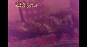 ఒక ఘర్వాలి భాబీ తన పొరుగువారి చేత ఇబ్బంది పడటం యొక్క te త్సాహిక వీడియో 12 మిన్ 00 సెకను