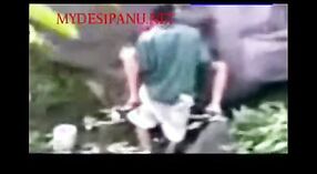 Video de sexo indio con un bhabi de andhra follada al aire libre 1 mín. 40 sec