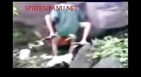 印度性爱视频以安得拉·巴比（Andhra Bhabi）的性交户外 2 敏 50 sec