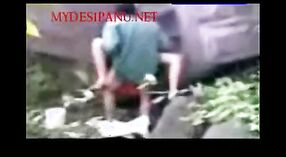 Video de sexo indio con un bhabi de andhra follada al aire libre 3 mín. 00 sec