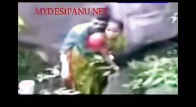印度性爱视频以安得拉·巴比（Andhra Bhabi）的性交户外 0 敏 0 sec