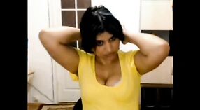 Desi Girls Nandini在新的一系列业余性爱视频中明星 5 敏 50 sec