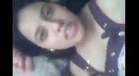 Indisches Sexvideo mit Swapna, einem süßen Mubai-Mädchen 4 min 00 s