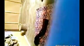 இந்த ஆன்லைன் ஆபாச வீடியோவில் ஒரு சூடான பெண் தரையில் சிக்கிக் கொண்டிருக்கும் இந்திய செக்ஸ் வீடியோ 5 நிமிடம் 20 நொடி