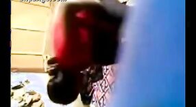 فيديو جنسي هندي يعرض فتاة مثيرة تضاجع على الأرض في هذا الفيديو الإباحي على الإنترنت 1 دقيقة 00 ثانية