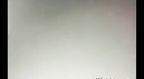 દેવરના ડિક પર સવારી કરતી જ્યોતિ ભાબી દર્શાવતી ભારતીય સેક્સ વિડિઓ 3 મીન 00 સેકન્ડ