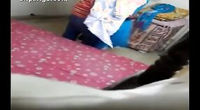 देसी पत्नी बेडरूम में कैमरे पर धोखा दे पकड़ा 0 मिन 0 एसईसी