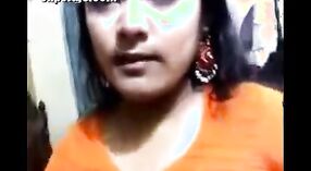 Vidéos de sexe indien mettant en vedette un superbe professeur en saree et chemisier 4 minute 30 sec