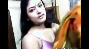 Индийское секс-видео с участием потрясающей учительницы в сари и блузке 8 минута 40 сек