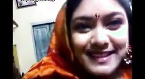 Ấn độ tình dục video có một tuyệt đẹp giáo viên trong saree và áo 0 tối thiểu 0 sn
