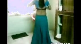 Video seks India yang menampilkan aset Srividya yang pemalu dan tanpa hambatan 4 min 20 sec