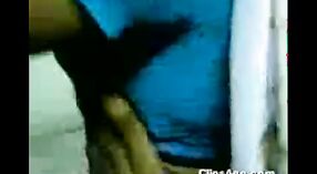 Video di sesso indiano con attività timide e disinibite di Srividya 7 min 20 sec