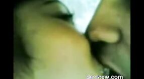 Индийские секс-видео с участием подростка из Бходжпури и ее любовника на открытом воздухе 2 минута 00 сек