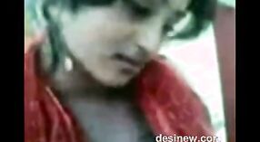Videos de sexo indio con una adolescente Bhojpuri y su amante en un entorno al aire libre 3 mín. 40 sec