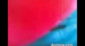 একটি ভোজপুরী কিশোর এবং তার প্রেমিককে বহিরঙ্গন সেটিংয়ে বৈশিষ্ট্যযুক্ত ভারতীয় সেক্স ভিডিও 7 মিন 00 সেকেন্ড