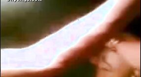 Индийская милфа шалит со своим парнем в бесплатном порно видео 6 минута 20 сек