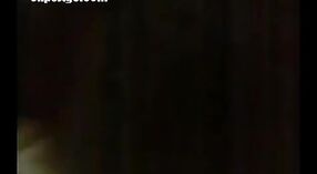 অপেশাদার দেশি ভাবীর এইচডি ভিডিওতে তার স্বামীর সাথে সুন্দর সেক্স 0 মিন 0 সেকেন্ড