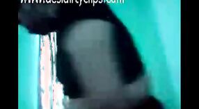 Vidéo de sexe indien mettant en vedette une Desi bhabi plantureuse 5 minute 20 sec