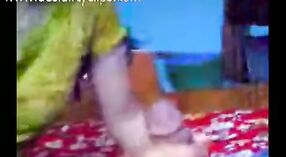 Vidéo de sexe indien mettant en vedette tante et fils dans du porno gratuit 1 minute 20 sec