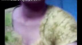आंटी आणि फ्री पॉर्नमध्ये मुलगा असलेले भारतीय सेक्स व्हिडिओ 3 मिन 00 सेकंद