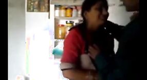 友人の妻が無料のポルノクリップで激しく犯されるのをフィーチャーしたインドのセックスビデオ 0 分 0 秒